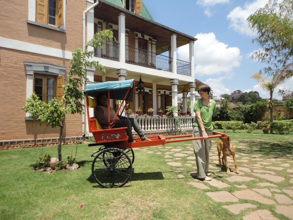 Meva Guesthouse อันตานานารีโว ภายนอก รูปภาพ