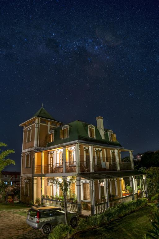 Meva Guesthouse อันตานานารีโว ภายนอก รูปภาพ