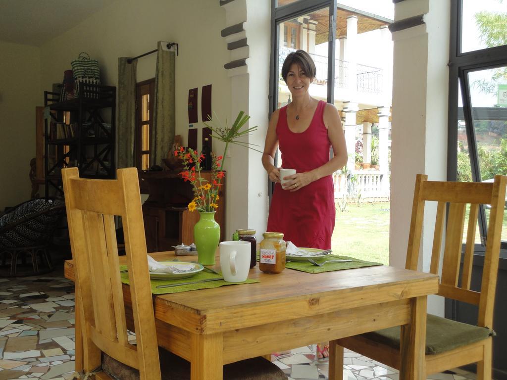 Meva Guesthouse อันตานานารีโว ภายนอก รูปภาพ