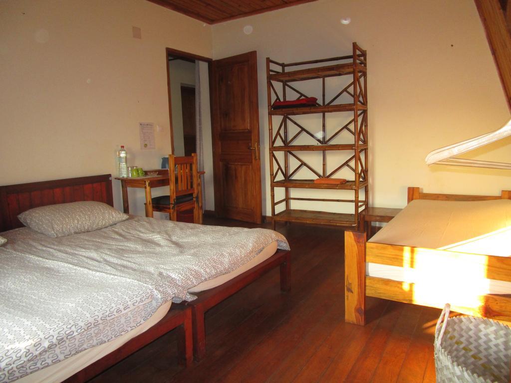 Meva Guesthouse อันตานานารีโว ภายนอก รูปภาพ