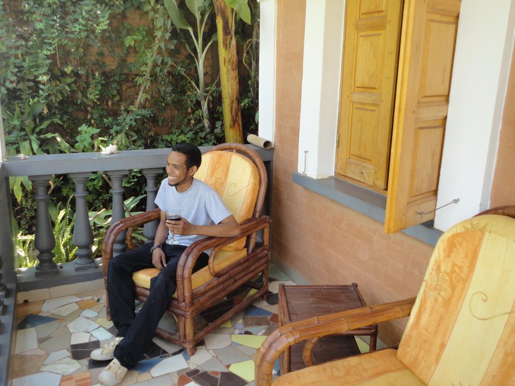 Meva Guesthouse อันตานานารีโว ภายนอก รูปภาพ