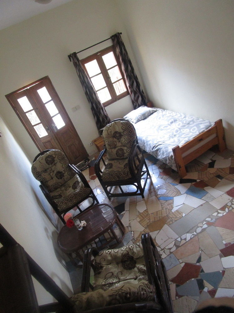 Meva Guesthouse อันตานานารีโว ภายนอก รูปภาพ