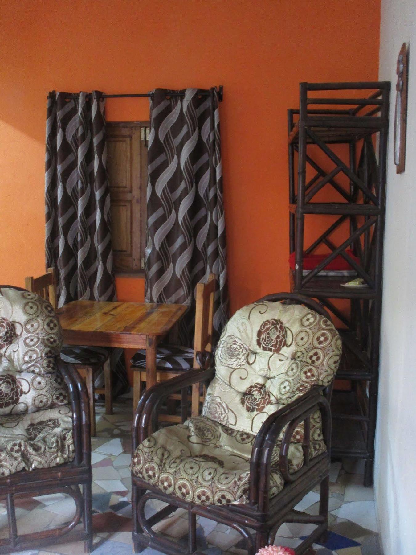 Meva Guesthouse อันตานานารีโว ภายนอก รูปภาพ