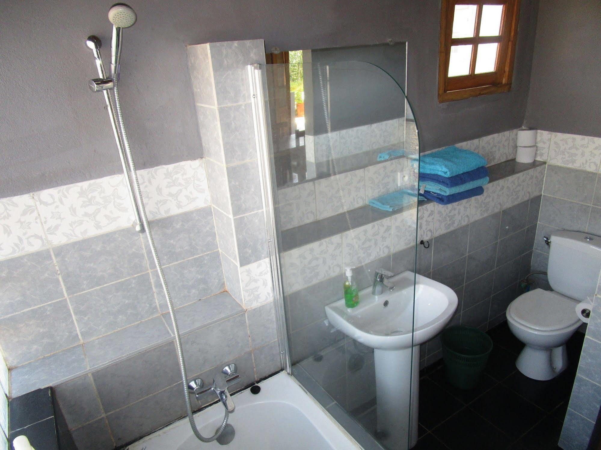 Meva Guesthouse อันตานานารีโว ภายนอก รูปภาพ