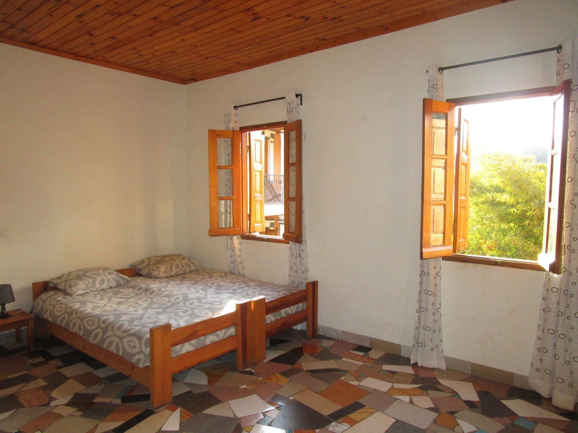 Meva Guesthouse อันตานานารีโว ภายนอก รูปภาพ
