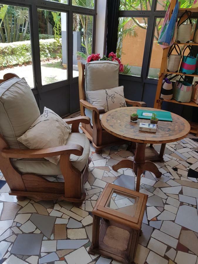 Meva Guesthouse อันตานานารีโว ภายนอก รูปภาพ